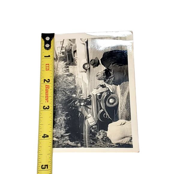 Vtg 1940s B & W Snapshot Officer in Uniform Admiring Vehicle People Original Car - Picture 3 of 4